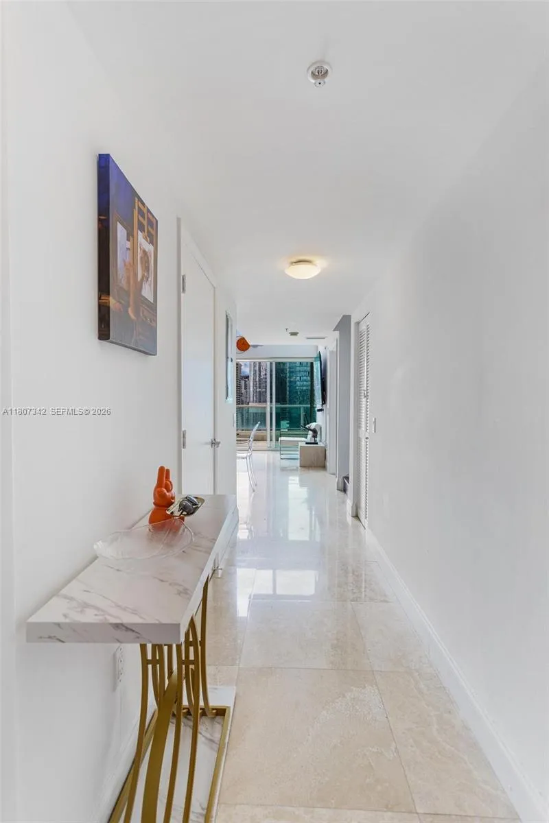 41 Se 5th St 2008, Miami, Florida 33131, Miami, Florida 33131, 2 Bedrooms Bedrooms, 1 Room Rooms,2 BathroomsBathrooms,Residential,For Sale,41 Se 5th St 2008, Miami, Florida 33131,A11807342
