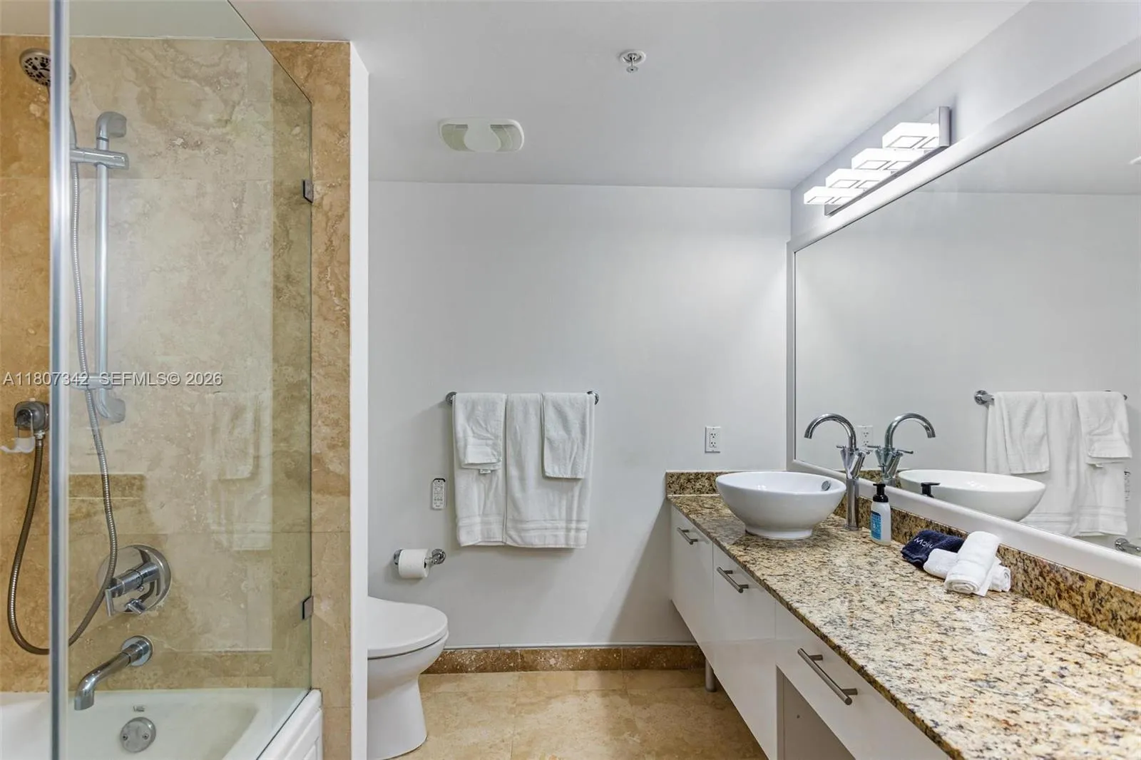 41 Se 5th St 2008, Miami, Florida 33131, Miami, Florida 33131, 2 Bedrooms Bedrooms, 1 Room Rooms,2 BathroomsBathrooms,Residential,For Sale,41 Se 5th St 2008, Miami, Florida 33131,A11807342