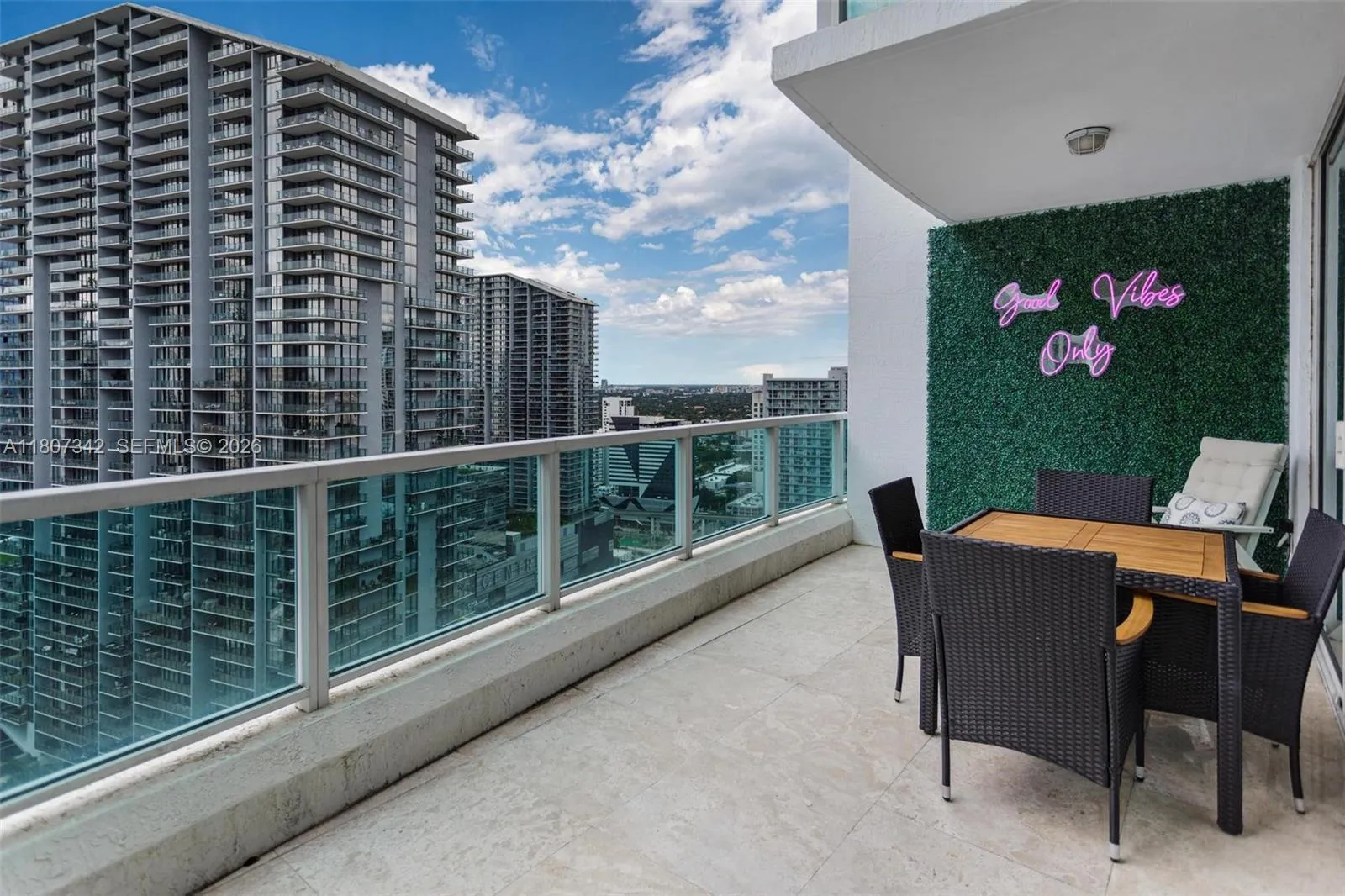 41 Se 5th St 2008, Miami, Florida 33131, Miami, Florida 33131, 2 Bedrooms Bedrooms, 1 Room Rooms,2 BathroomsBathrooms,Residential,For Sale,41 Se 5th St 2008, Miami, Florida 33131,A11807342