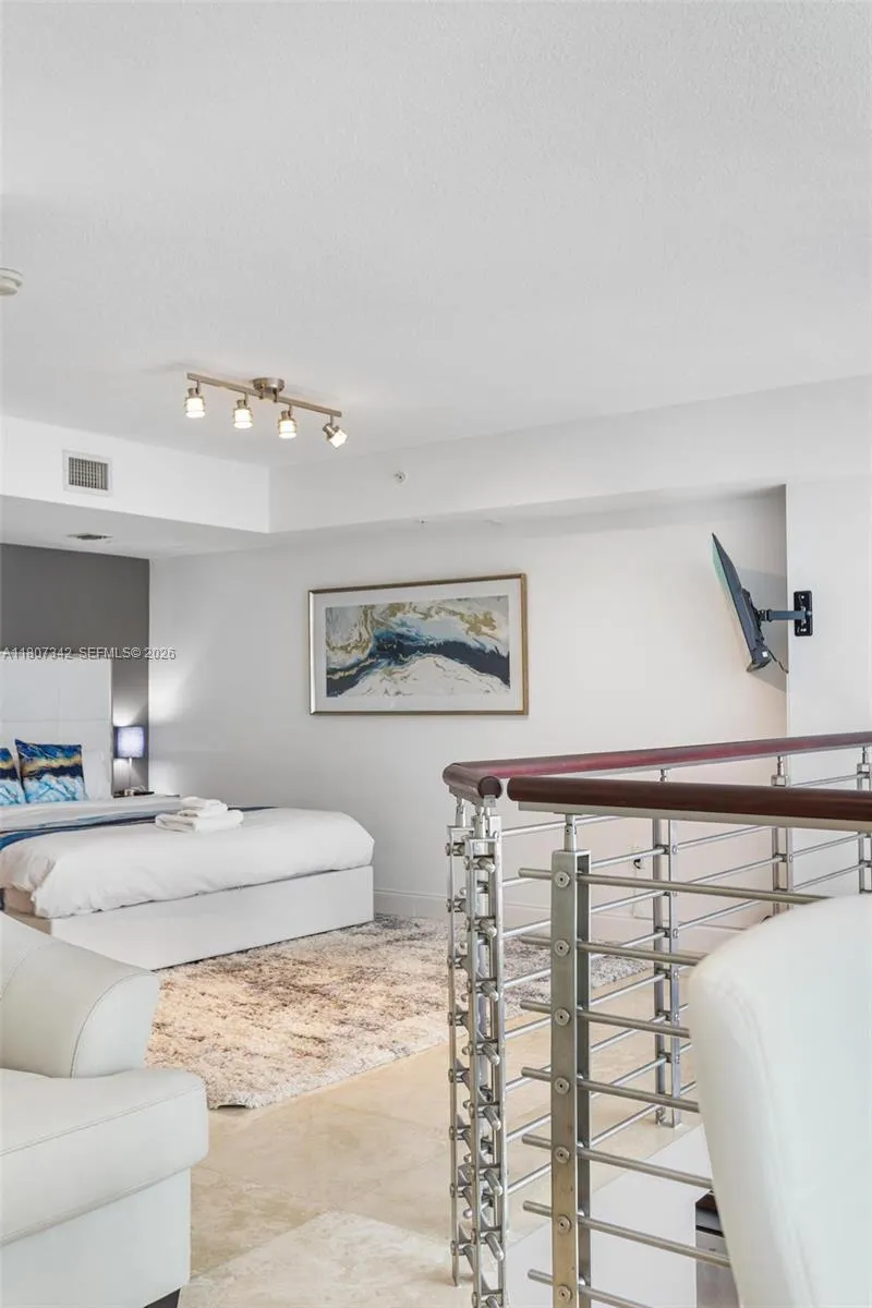 41 Se 5th St 2008, Miami, Florida 33131, Miami, Florida 33131, 2 Bedrooms Bedrooms, 1 Room Rooms,2 BathroomsBathrooms,Residential,For Sale,41 Se 5th St 2008, Miami, Florida 33131,A11807342