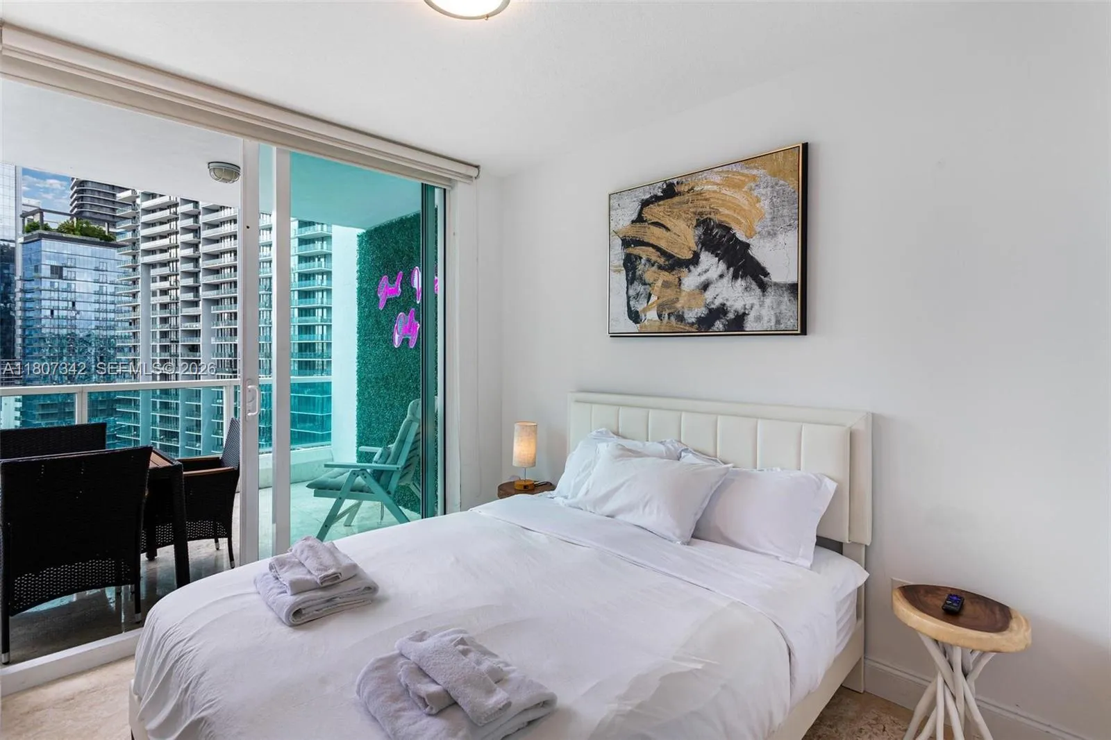 41 Se 5th St 2008, Miami, Florida 33131, Miami, Florida 33131, 2 Bedrooms Bedrooms, 1 Room Rooms,2 BathroomsBathrooms,Residential,For Sale,41 Se 5th St 2008, Miami, Florida 33131,A11807342