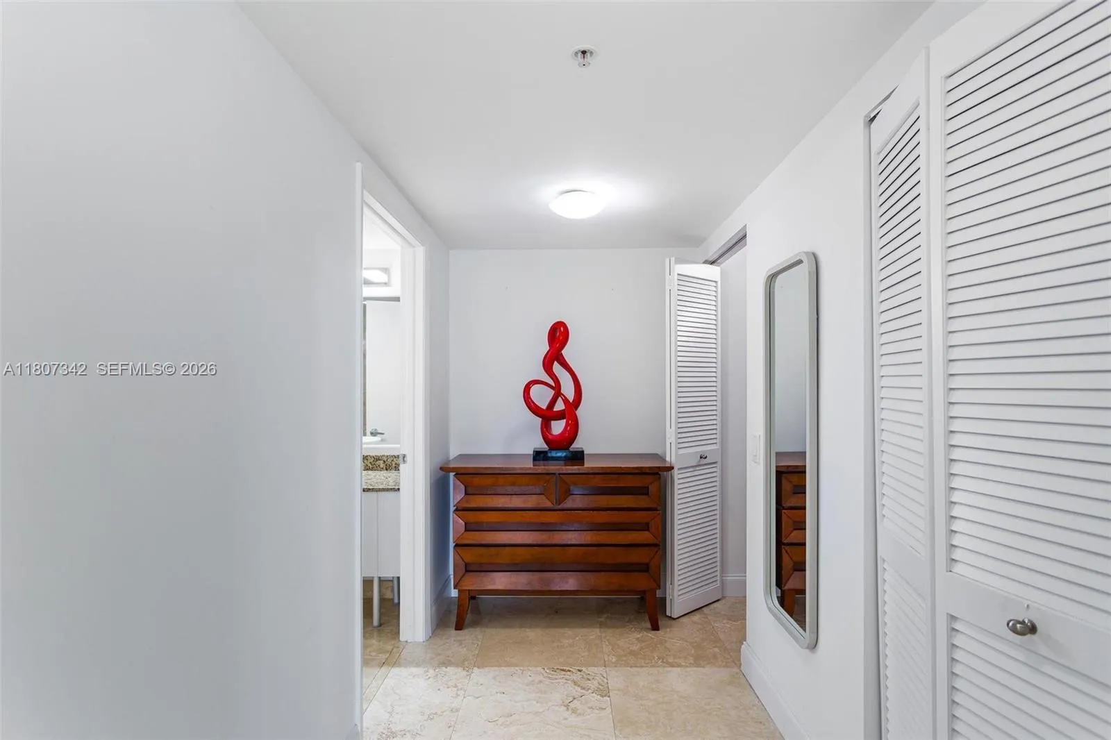 41 Se 5th St 2008, Miami, Florida 33131, Miami, Florida 33131, 2 Bedrooms Bedrooms, 1 Room Rooms,2 BathroomsBathrooms,Residential,For Sale,41 Se 5th St 2008, Miami, Florida 33131,A11807342