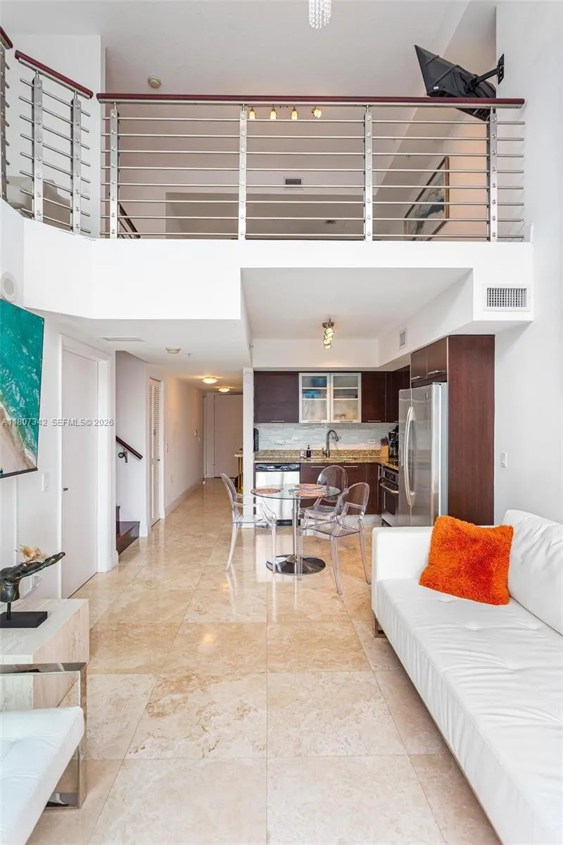 41 Se 5th St 2008, Miami, Florida 33131, Miami, Florida 33131, 2 Bedrooms Bedrooms, 1 Room Rooms,2 BathroomsBathrooms,Residential,For Sale,41 Se 5th St 2008, Miami, Florida 33131,A11807342
