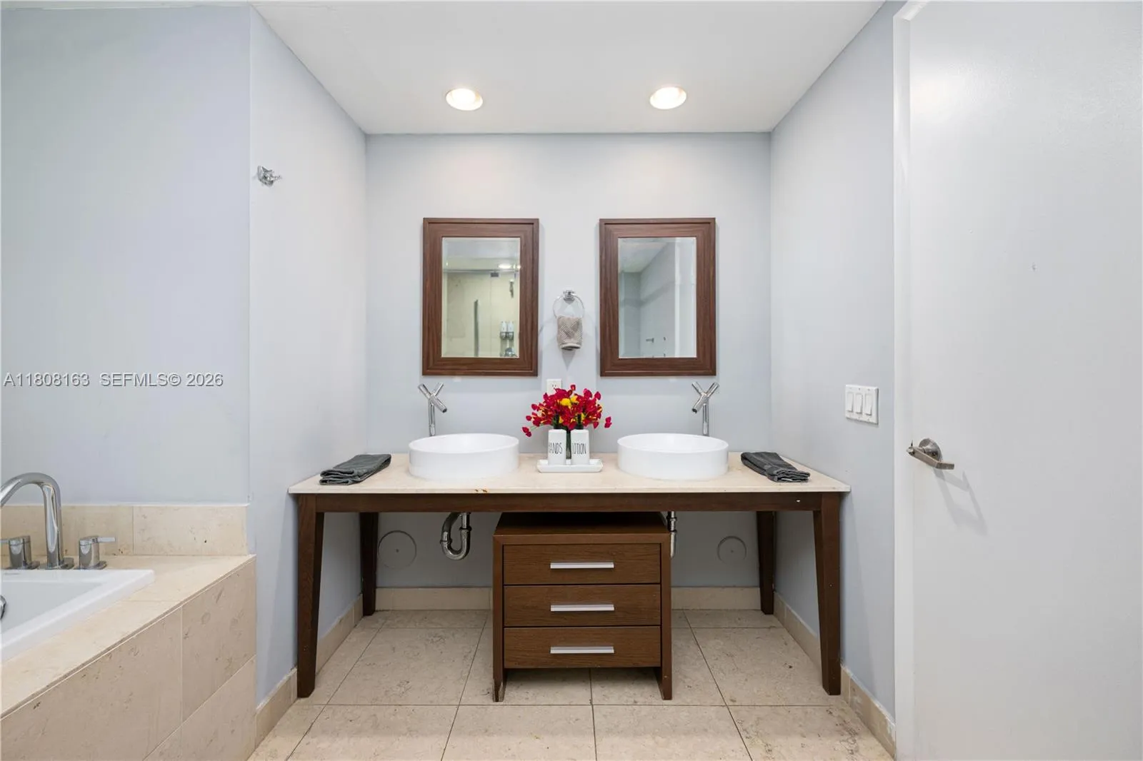485 Brickell Ave 1604, Miami, Florida 33131, Miami, Florida 33131, 2 Bedrooms Bedrooms, 4 Rooms Rooms,2 BathroomsBathrooms,Residential,For Sale,485 Brickell Ave 1604, Miami, Florida 33131,A11808163