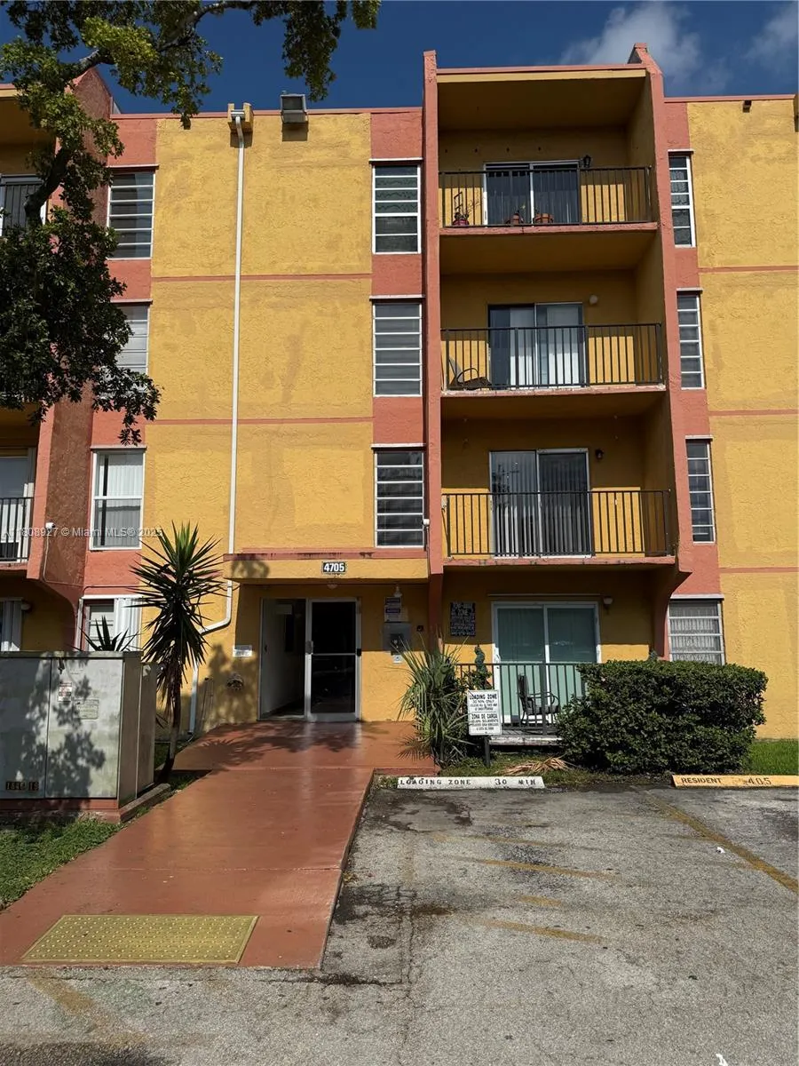 4705 Nw 7th St 203-7, Miami, Florida 33126, Miami, Florida 33126, 2 Bedrooms Bedrooms, ,1 BathroomBathrooms,Residential Lease,For Rent,4705 Nw 7th St 203-7, Miami, Florida 33126,A11808927
