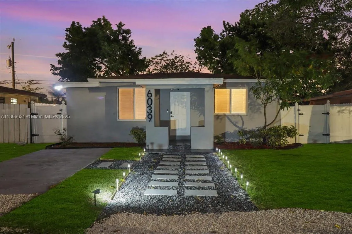 6039 Sw 38th St, Miramar, Florida 33023, Miramar, Florida 33023, 3 Bedrooms Bedrooms, ,2 BathroomsBathrooms,Residential,For Sale,6039 Sw 38th St, Miramar, Florida 33023,A11809631