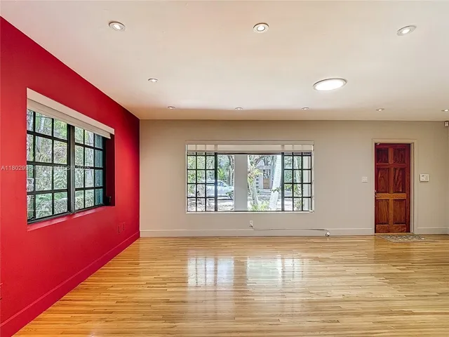 at 2810 Crystal Ct, Miami, FL 33133 Unit For Sale 3 Bedrooms 3 Bathrooms MLS# A11802996 Price $2,200,000 1668