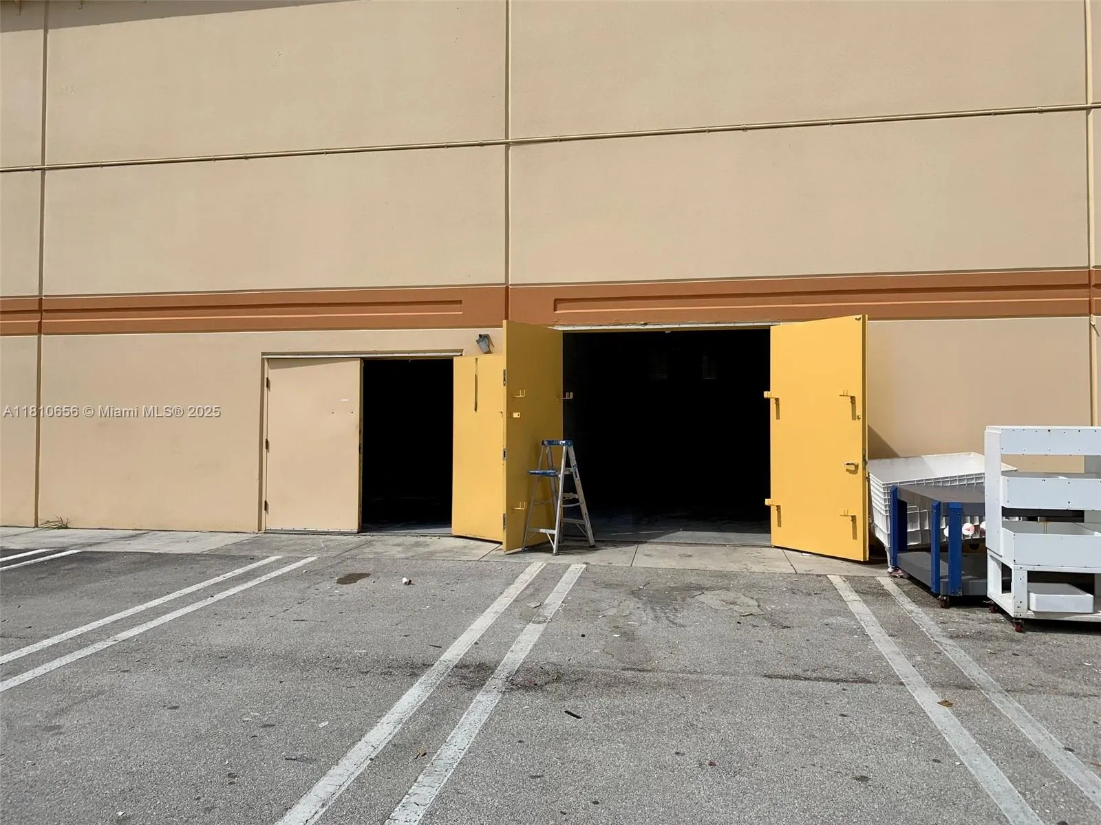 Loading Area - 3’X7’ double-doors\n