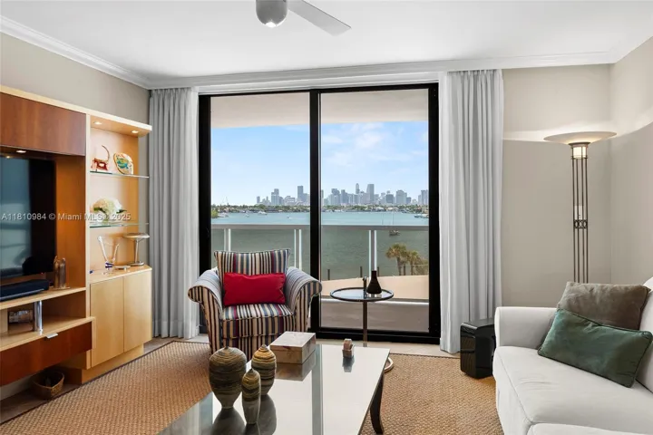 at 9 Island Ave, Miami Beach, FL 33139 Unit For Sale 2 Bedrooms 2 Bathrooms MLS# A11810984 Price $1,215,000 1440