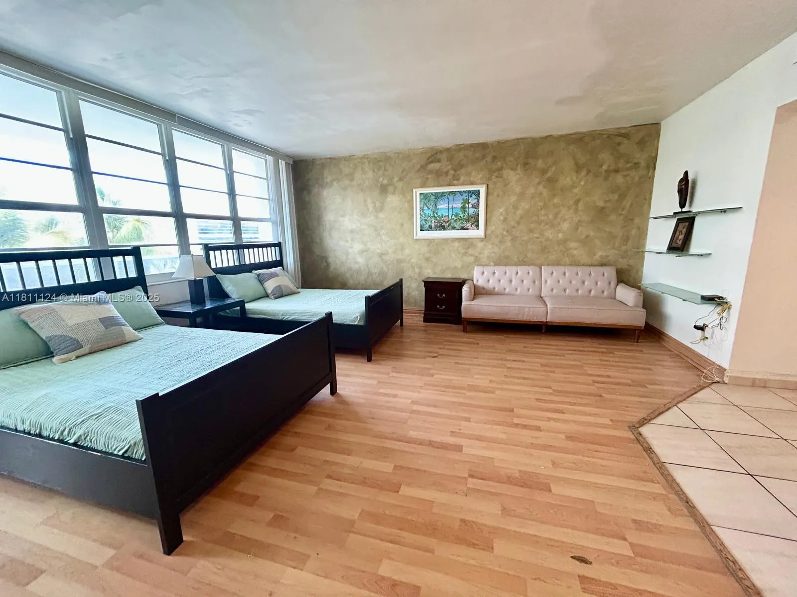 at 100 Lincoln Rd, Miami Beach, FL 33139 Unit For Rent 1 Bathroom MLS# A11811124 Price $2,200 565