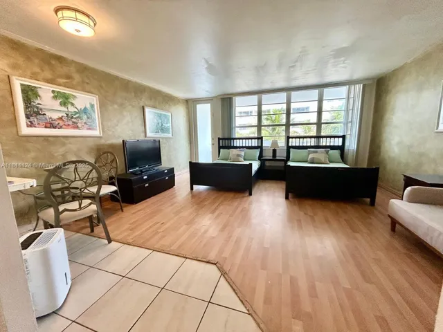 at 100 Lincoln Rd, Miami Beach, FL 33139 Unit For Rent 1 Bathroom MLS# A11811124 Price $2,200 565