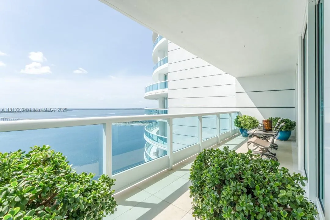 2127 Brickell Ave 3304, Miami, Florida 33129, Miami, Florida 33129, 2 Bedrooms Bedrooms, ,2 BathroomsBathrooms,Residential,For Sale,2127 Brickell Ave 3304, Miami, Florida 33129,A11810909