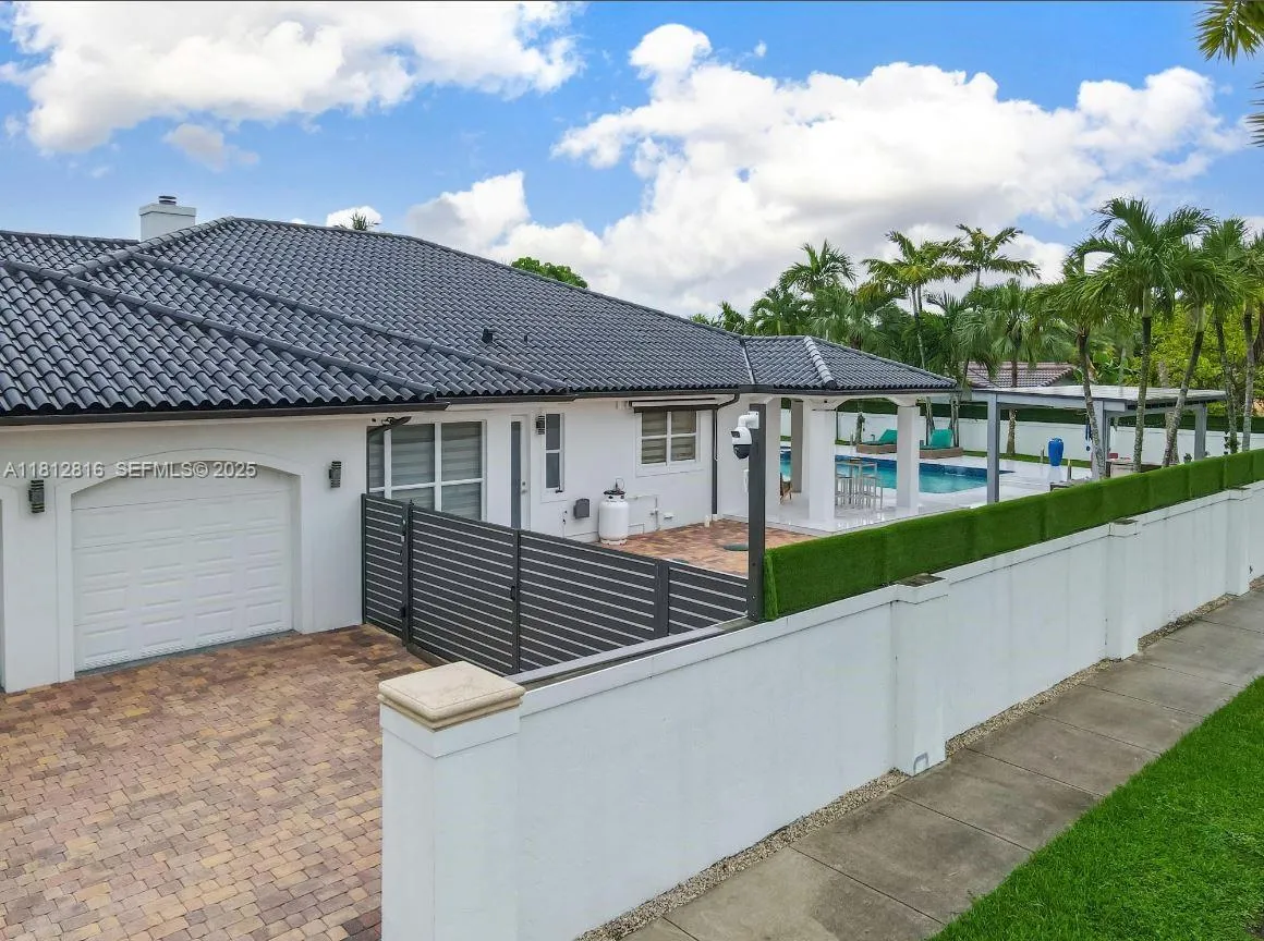 11390 Sw 30th St, Miami, Florida 33165, Miami, Florida 33165, 4 Bedrooms Bedrooms, ,3 BathroomsBathrooms,Residential,For Sale,11390 Sw 30th St, Miami, Florida 33165,A11812816