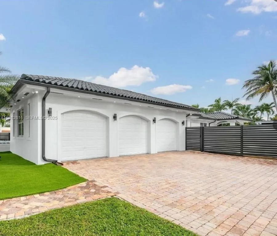 11390 Sw 30th St, Miami, Florida 33165, Miami, Florida 33165, 4 Bedrooms Bedrooms, ,3 BathroomsBathrooms,Residential,For Sale,11390 Sw 30th St, Miami, Florida 33165,A11812816