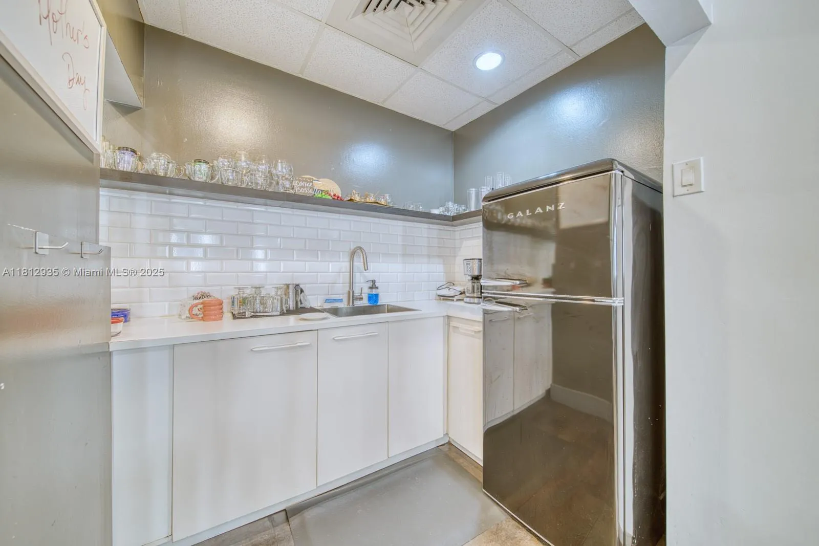 Full Service Beauty Salon On Sunset Dr & 57th, Coral Gables, Florida 33143, ,Business Opportunity,For Sale,Full Service Beauty Salon On Sunset Dr & 57th ,A11812935