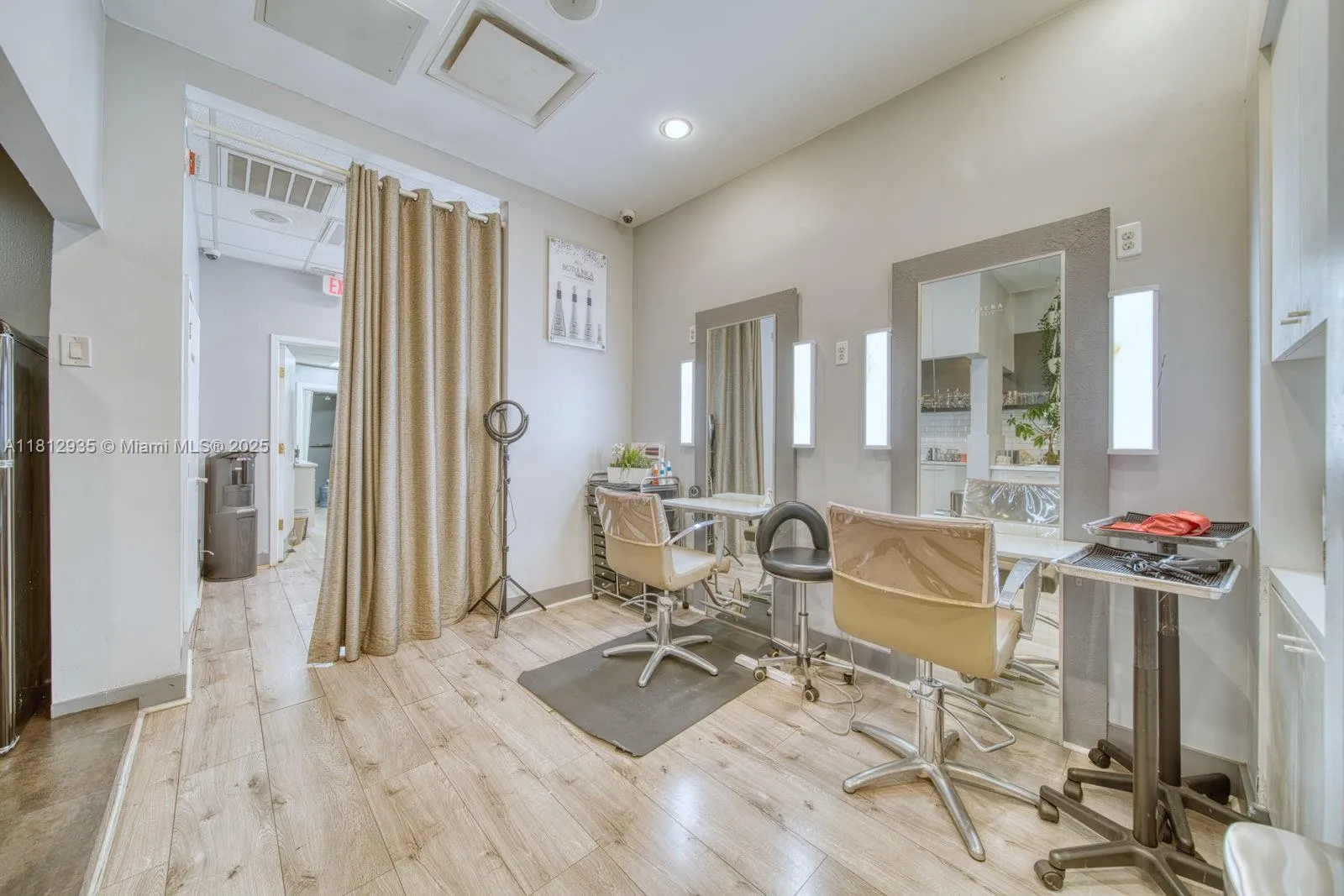 Full Service Beauty Salon On Sunset Dr & 57th, Coral Gables, Florida 33143, ,Business Opportunity,For Sale,Full Service Beauty Salon On Sunset Dr & 57th ,A11812935