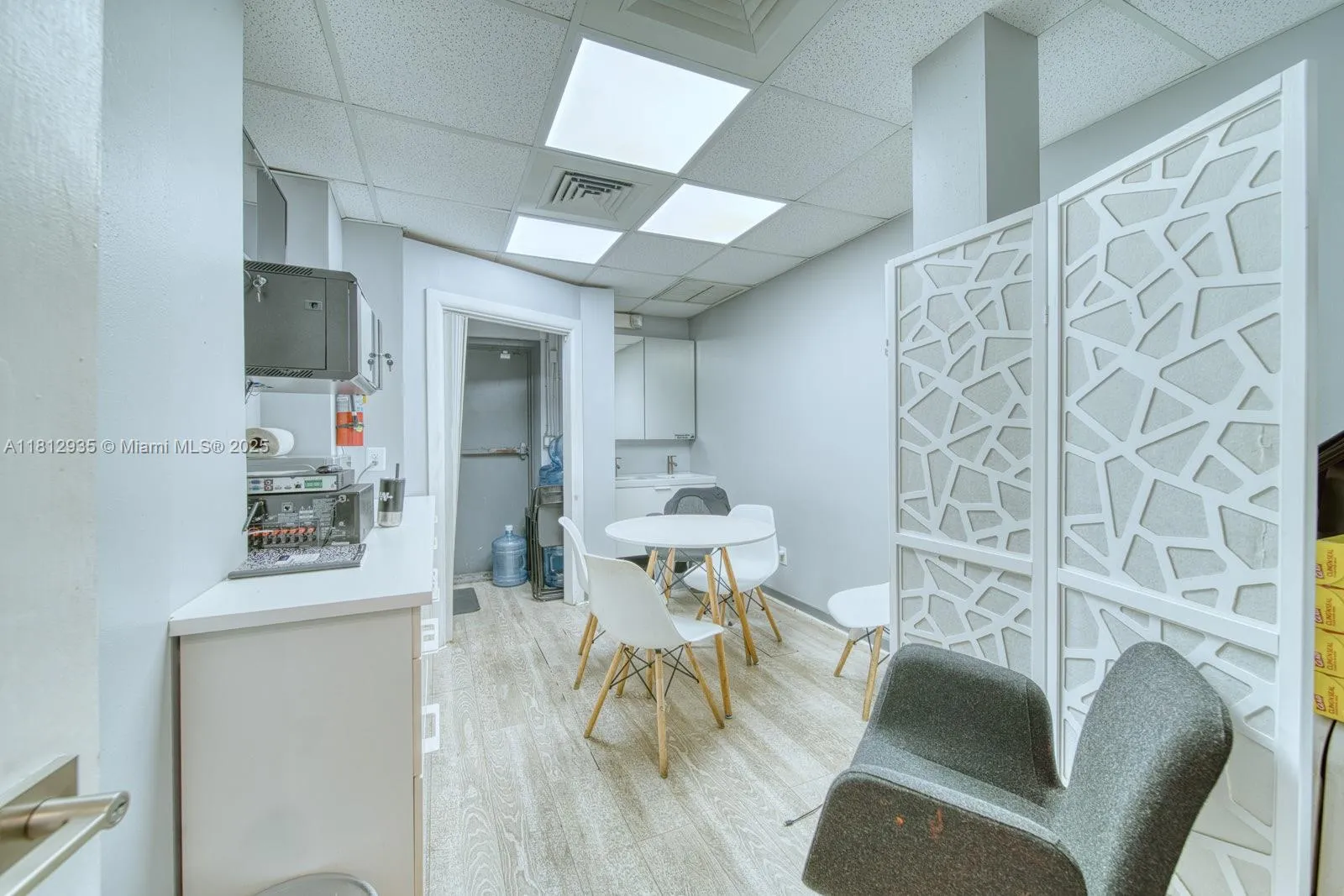 Full Service Beauty Salon On Sunset Dr & 57th, Coral Gables, Florida 33143, ,Business Opportunity,For Sale,Full Service Beauty Salon On Sunset Dr & 57th ,A11812935