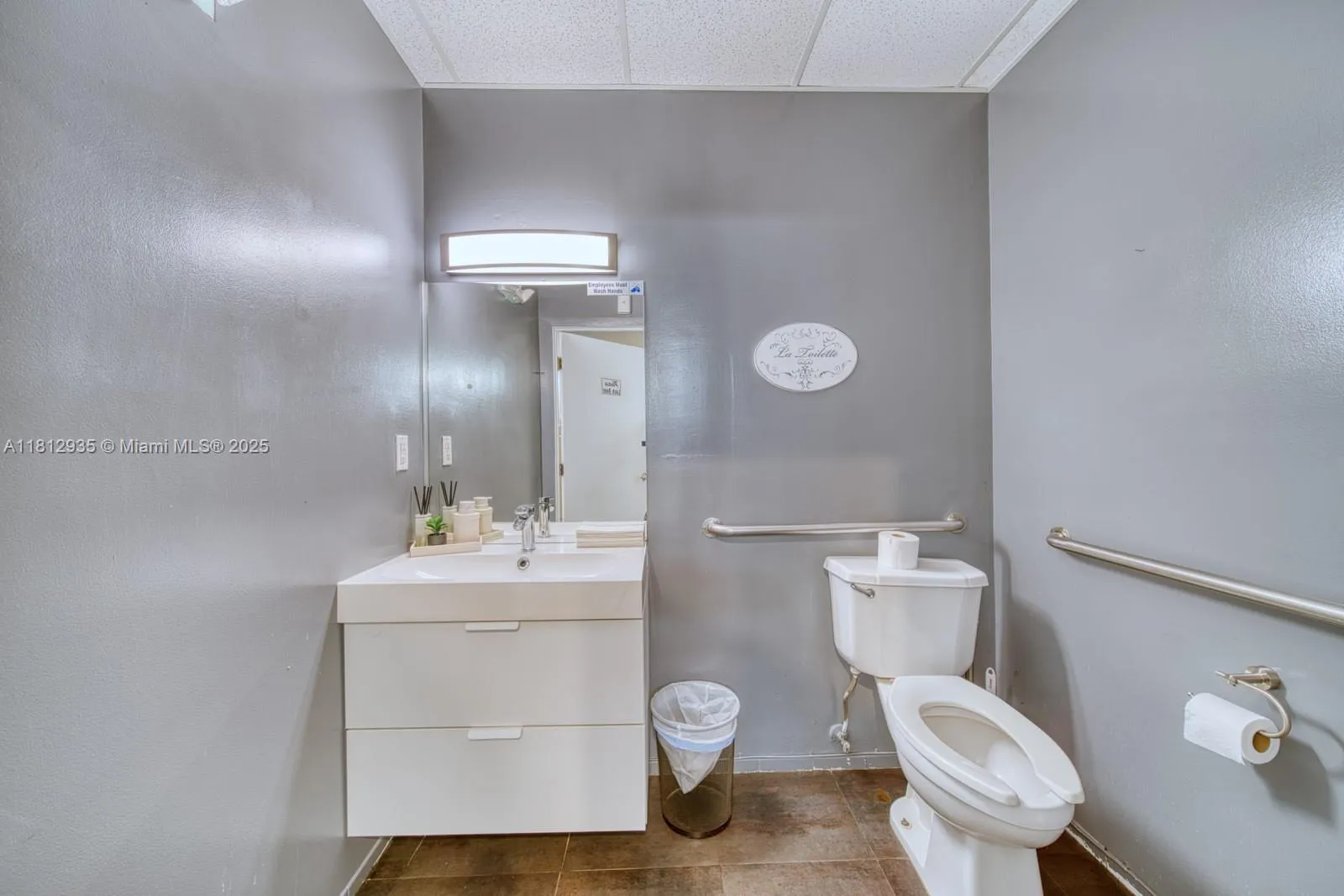 Full Service Beauty Salon On Sunset Dr & 57th, Coral Gables, Florida 33143, ,Business Opportunity,For Sale,Full Service Beauty Salon On Sunset Dr & 57th ,A11812935