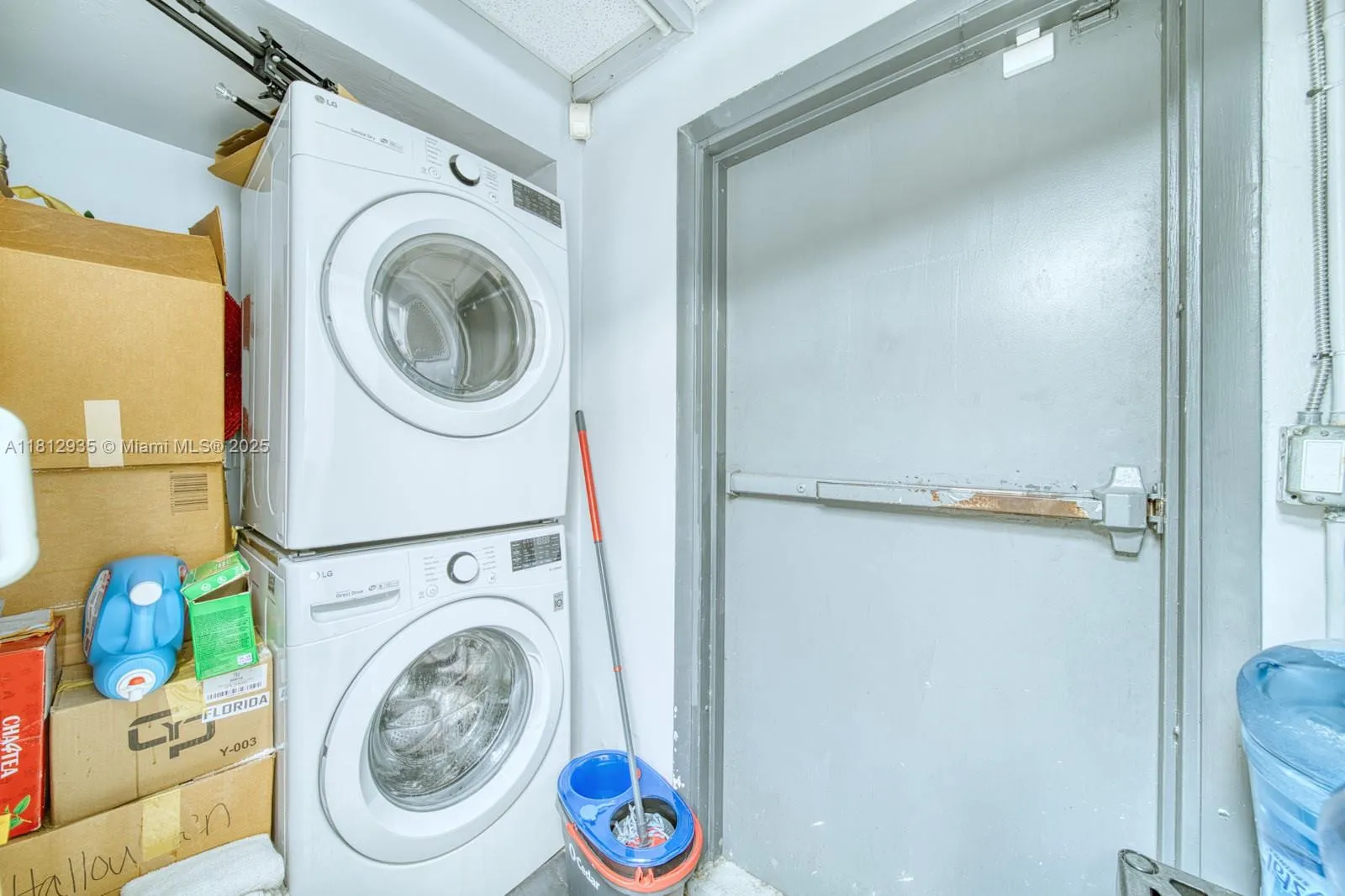 Full Service Beauty Salon On Sunset Dr & 57th, Coral Gables, Florida 33143, ,Business Opportunity,For Sale,Full Service Beauty Salon On Sunset Dr & 57th ,A11812935