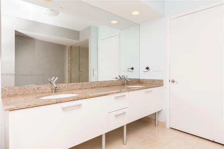 at 17201 Collins Ave, Sunny Isles Beach, FL 33160 Unit For Rent 2 Bedrooms 2 Bathrooms MLS# A11812305 Price $5,850 1583