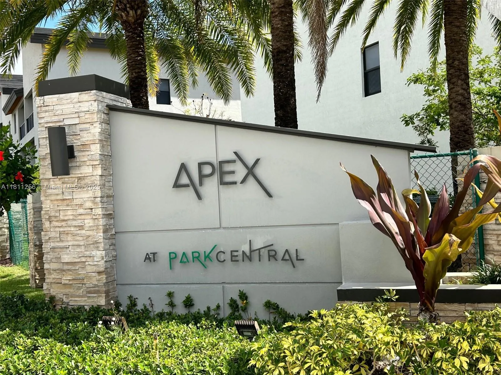 8005 Nw 104th Ave 24, Doral, Florida 33178, Doral, Florida 33178, 2 Bedrooms Bedrooms, ,2 BathroomsBathrooms,Residential,For Sale,8005 Nw 104th Ave 24, Doral, Florida 33178,A11811256