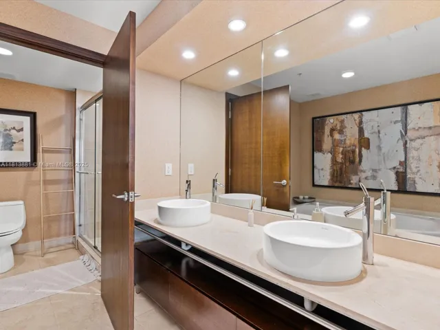 at 16275 Collins Ave, Sunny Isles Beach, FL 33160 Unit For Sale 1 Bedroom 2 Bathrooms MLS# A11813881 Price $800,000 883