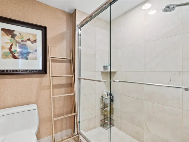 at 16275 Collins Ave, Sunny Isles Beach, FL 33160 Unit For Sale 1 Bedroom 2 Bathrooms MLS# A11813881 Price $800,000 883