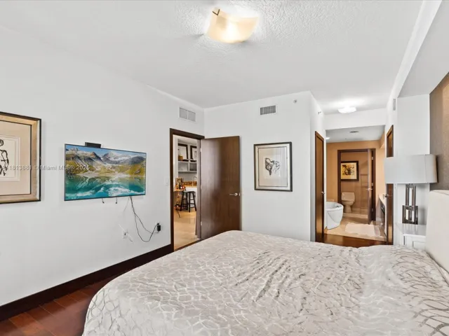 at 16275 Collins Ave, Sunny Isles Beach, FL 33160 Unit For Sale 1 Bedroom 2 Bathrooms MLS# A11813881 Price $800,000 883
