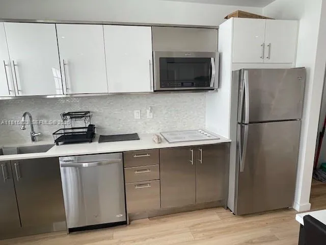700 16th St 204, Miami Beach, Florida 33139, Miami Beach, Florida 33139, 1 Bedroom Bedrooms, ,1 BathroomBathrooms,Residential Lease,For Rent,700 16th St 204, Miami Beach, Florida 33139,A11815823