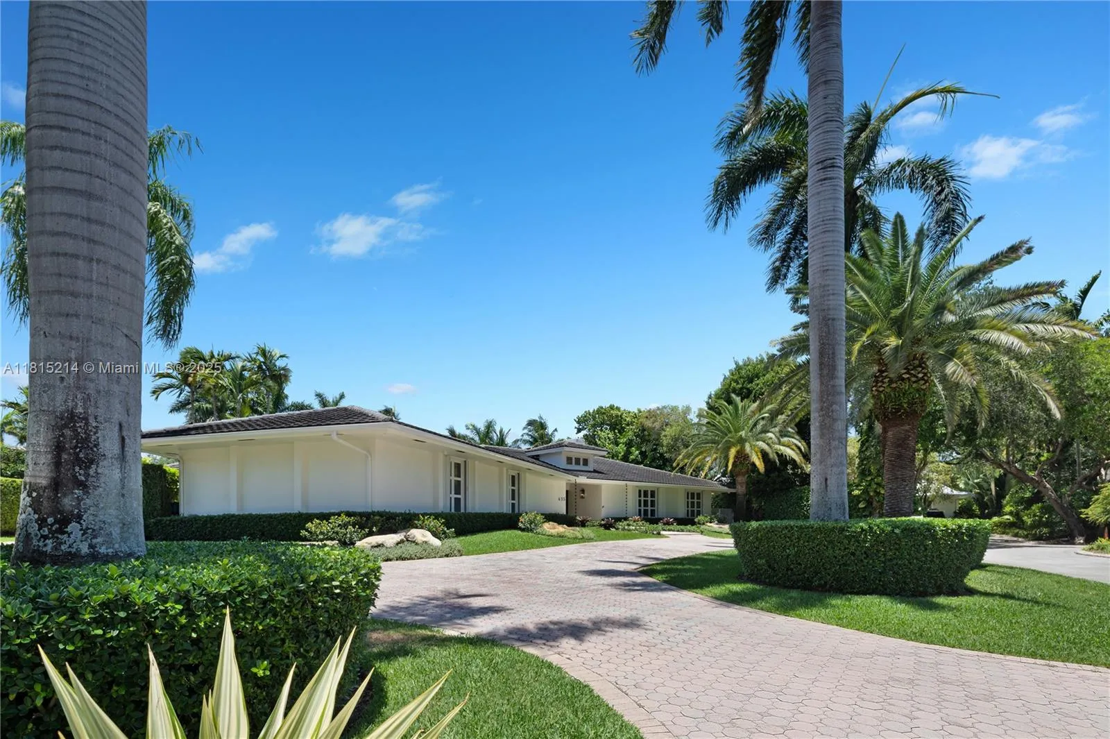 435 Marquesa Dr, Coral Gables, Florida 33156, Coral Gables, Florida 33156, 6 Bedrooms Bedrooms, ,6 BathroomsBathrooms,Residential,For Sale,435 Marquesa Dr, Coral Gables, Florida 33156,A11815214