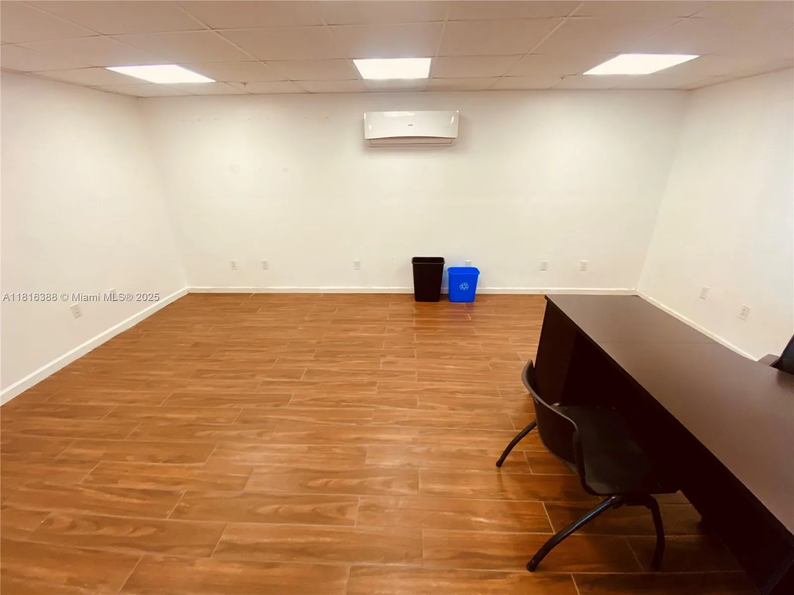 Vacant Class C office for lease within landlord\'s Miami River warehouse