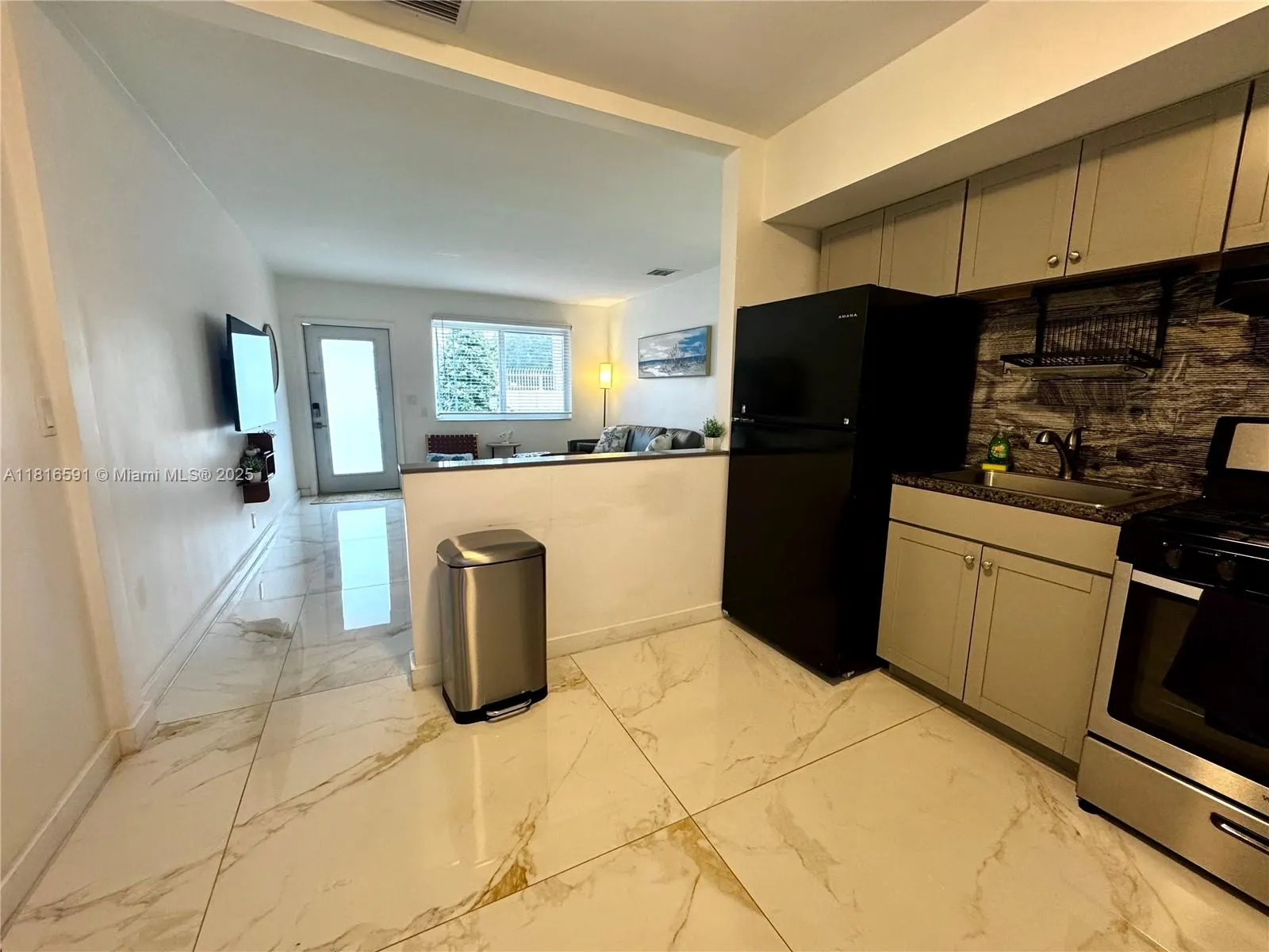 1012 Sw 3rd Ave, Hallandale Beach, Florida 33009, Hallandale Beach, Florida 33009, ,Residential Income,For Sale,1012 Sw 3rd Ave, Hallandale Beach, Florida 33009,A11816591