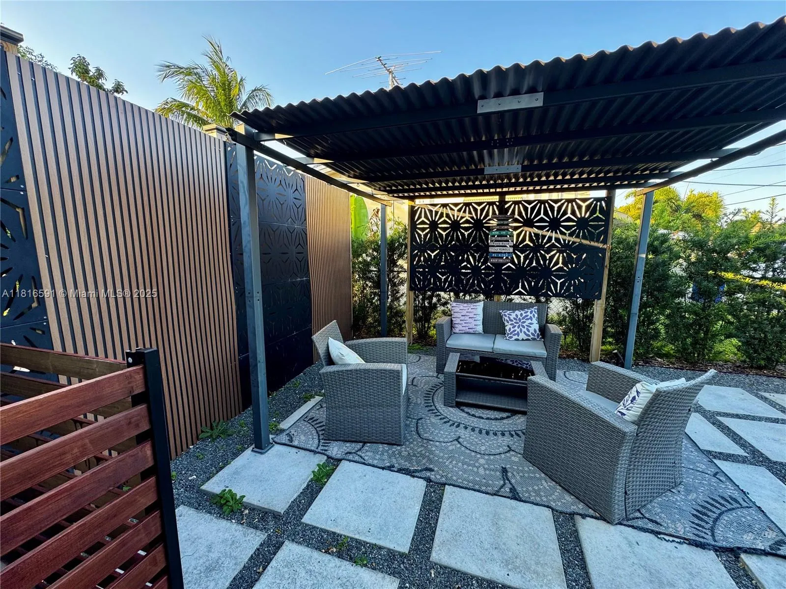 1012 Sw 3rd Ave, Hallandale Beach, Florida 33009, Hallandale Beach, Florida 33009, ,Residential Income,For Sale,1012 Sw 3rd Ave, Hallandale Beach, Florida 33009,A11816591