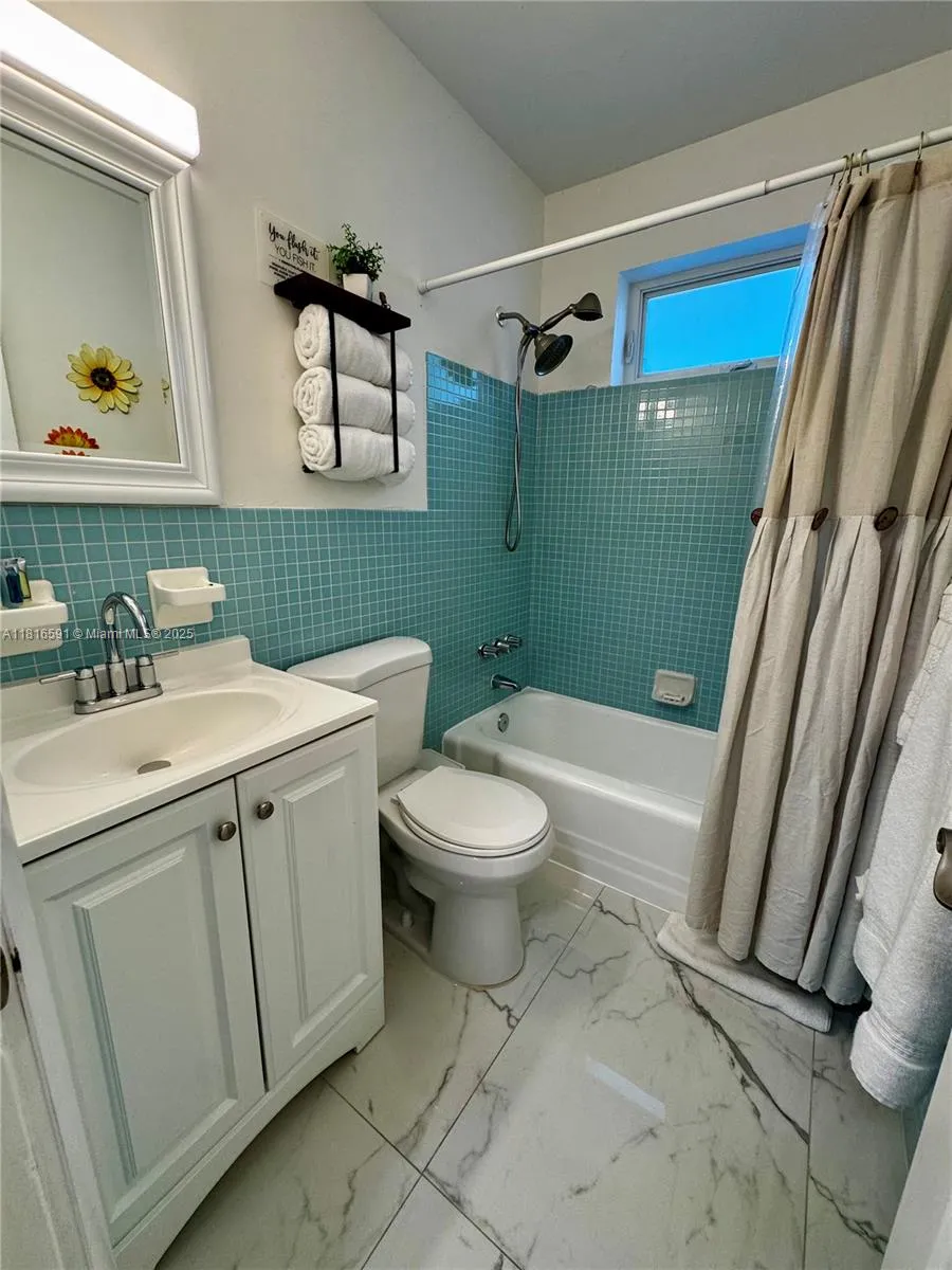 1012 Sw 3rd Ave, Hallandale Beach, Florida 33009, Hallandale Beach, Florida 33009, ,Residential Income,For Sale,1012 Sw 3rd Ave, Hallandale Beach, Florida 33009,A11816591