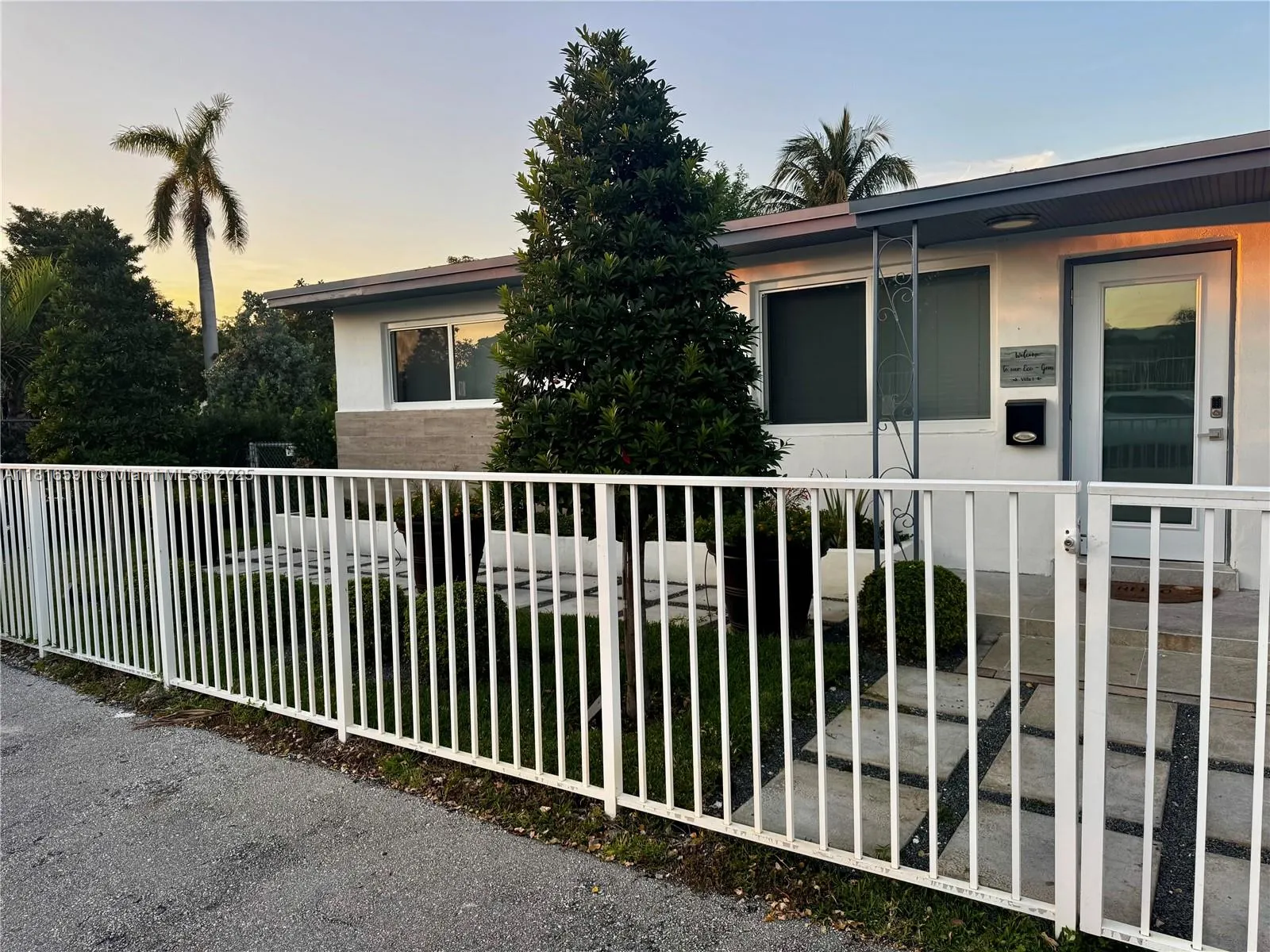 1012 Sw 3rd Ave, Hallandale Beach, Florida 33009, Hallandale Beach, Florida 33009, ,Residential Income,For Sale,1012 Sw 3rd Ave, Hallandale Beach, Florida 33009,A11816591