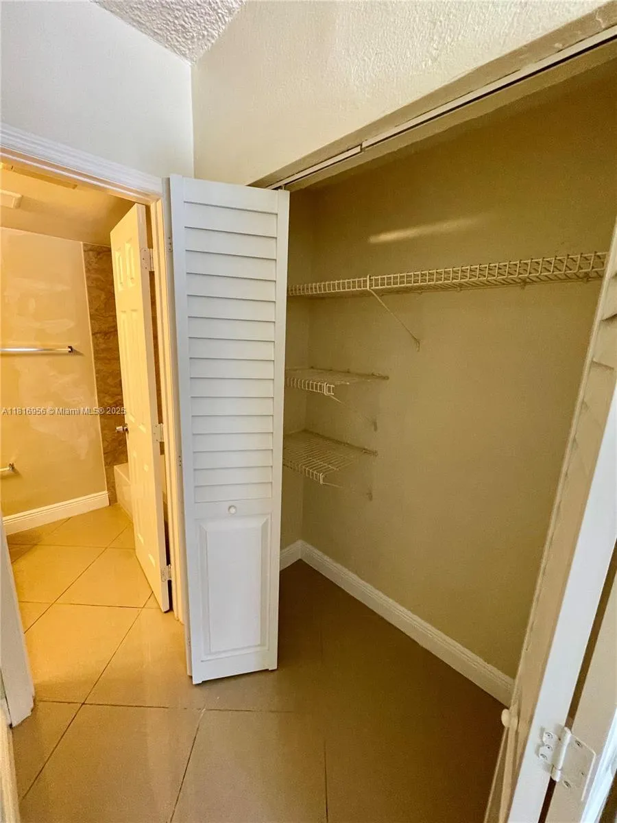 251 Se 6th Ave 3, Pompano Beach, Florida 33060, Pompano Beach, Florida 33060, 1 Bedroom Bedrooms, ,1 BathroomBathrooms,Residential Lease,For Rent,251 Se 6th Ave 3, Pompano Beach, Florida 33060,A11816956