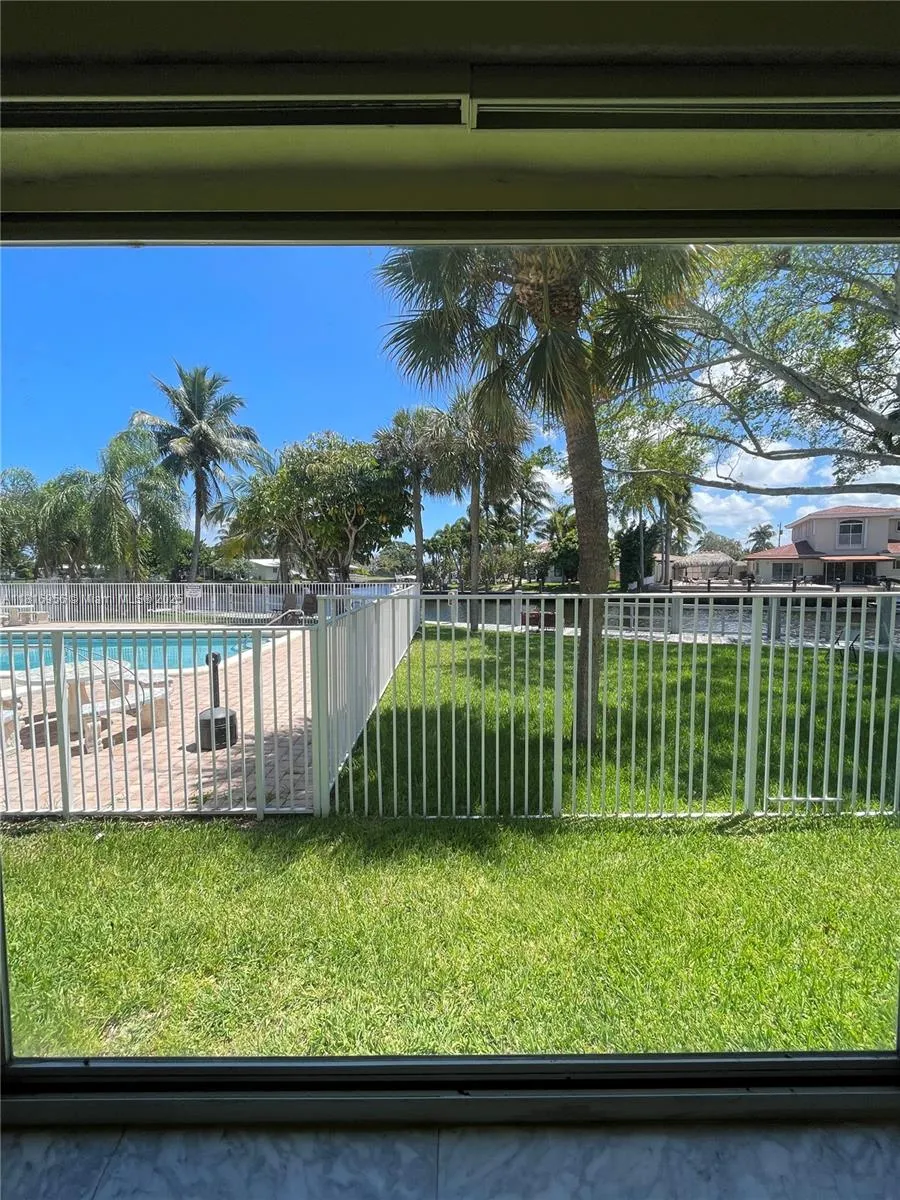 251 Se 6th Ave 3, Pompano Beach, Florida 33060, Pompano Beach, Florida 33060, 1 Bedroom Bedrooms, ,1 BathroomBathrooms,Residential Lease,For Rent,251 Se 6th Ave 3, Pompano Beach, Florida 33060,A11816956