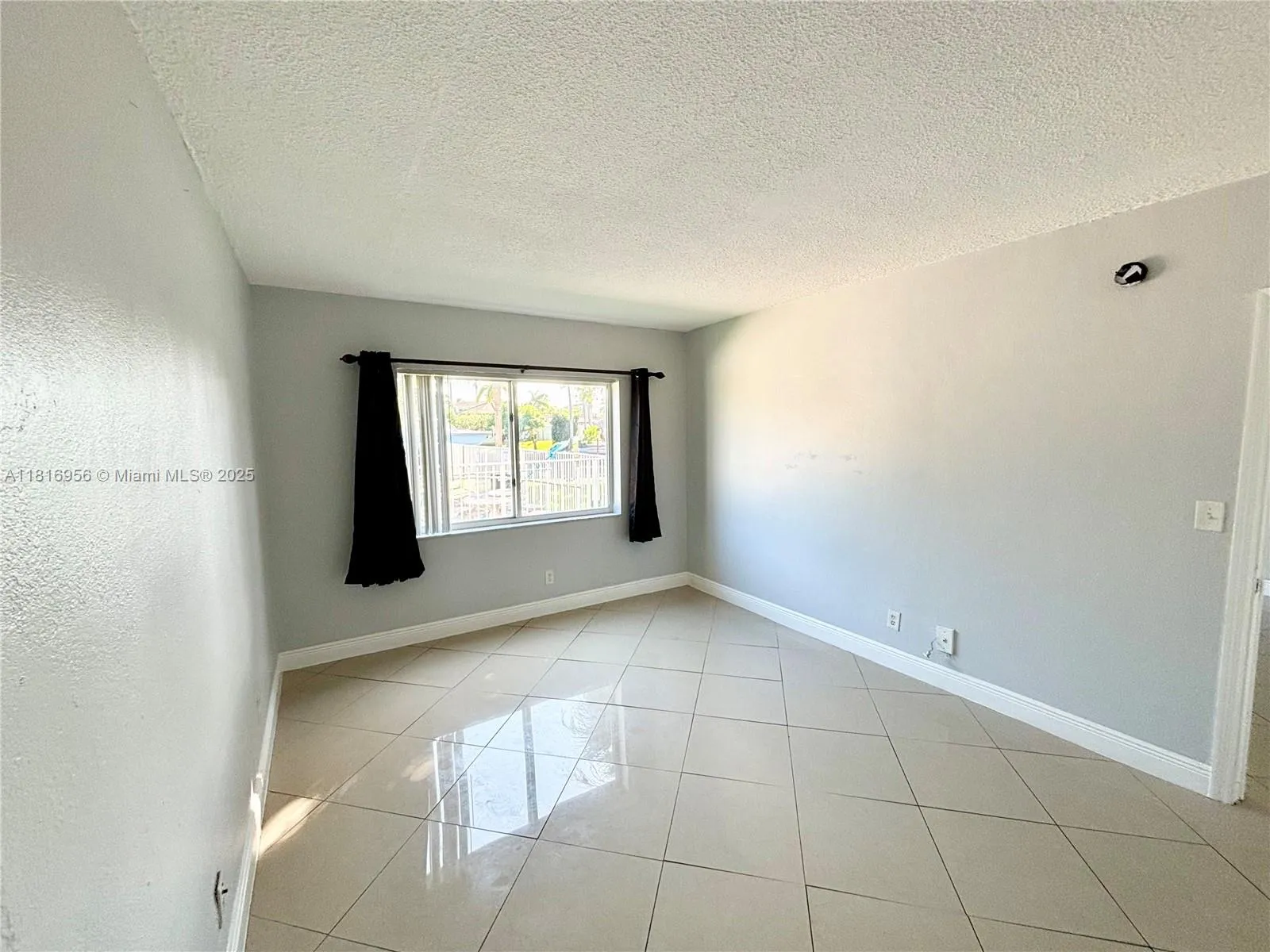 251 Se 6th Ave 3, Pompano Beach, Florida 33060, Pompano Beach, Florida 33060, 1 Bedroom Bedrooms, ,1 BathroomBathrooms,Residential Lease,For Rent,251 Se 6th Ave 3, Pompano Beach, Florida 33060,A11816956