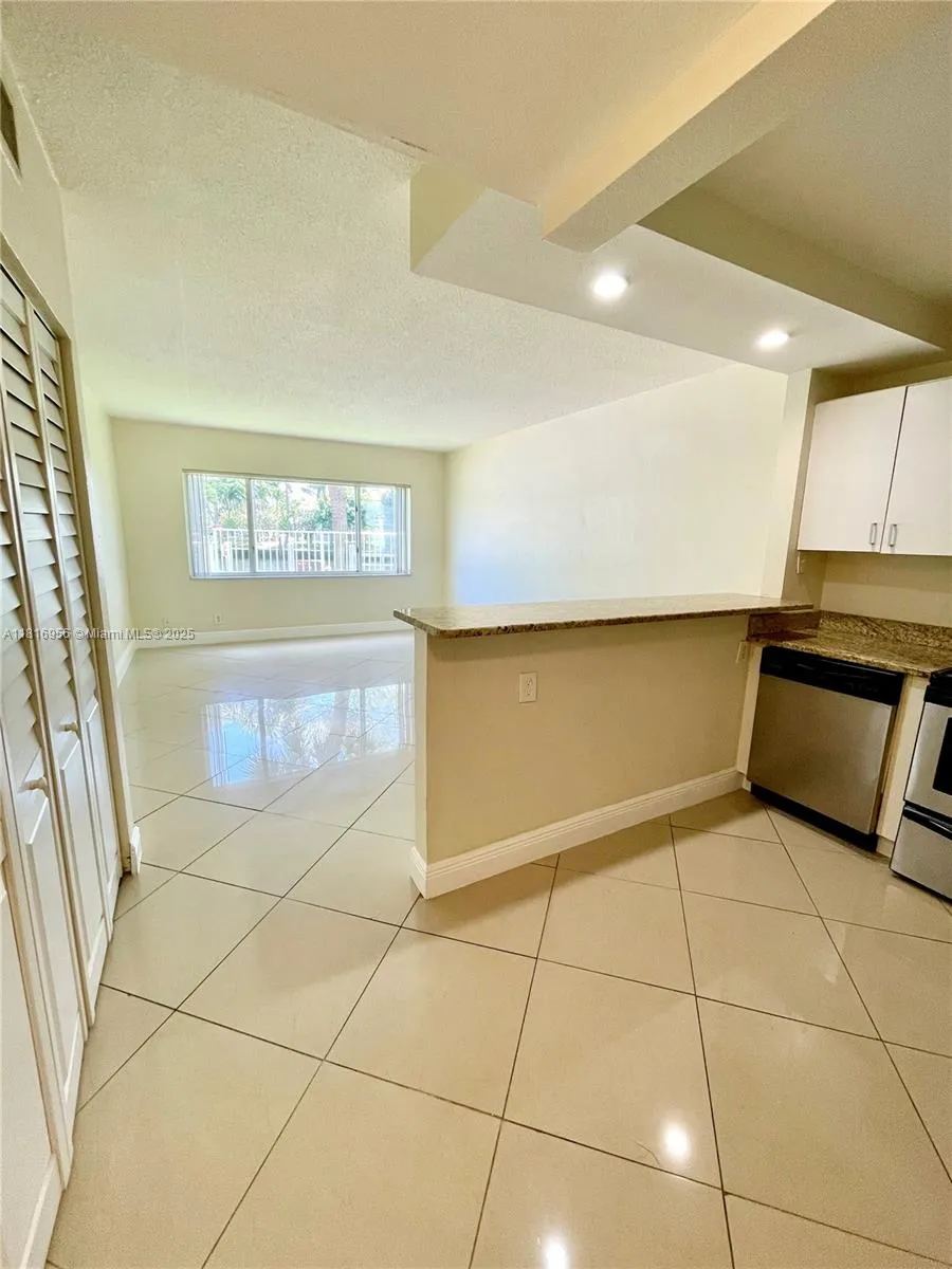 251 Se 6th Ave 3, Pompano Beach, Florida 33060, Pompano Beach, Florida 33060, 1 Bedroom Bedrooms, ,1 BathroomBathrooms,Residential Lease,For Rent,251 Se 6th Ave 3, Pompano Beach, Florida 33060,A11816956