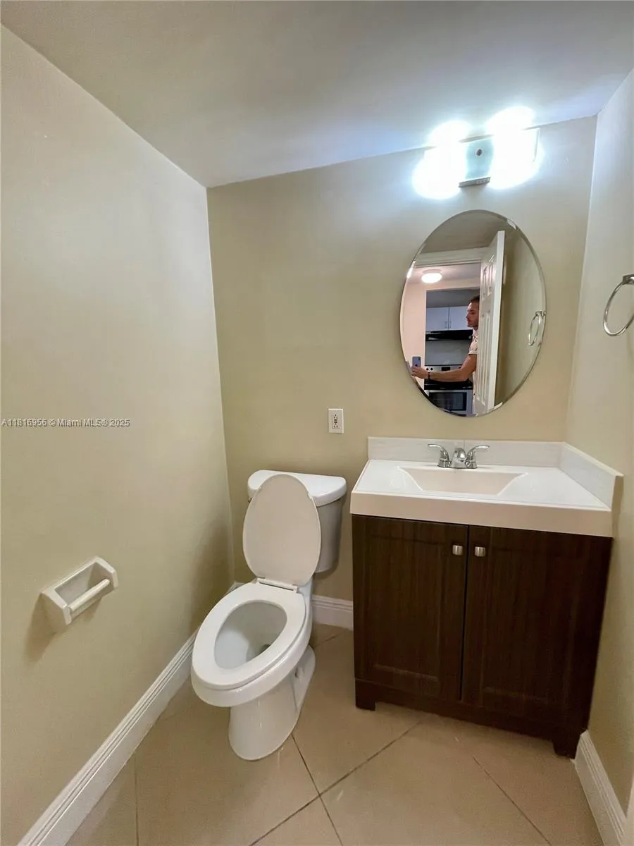 251 Se 6th Ave 3, Pompano Beach, Florida 33060, Pompano Beach, Florida 33060, 1 Bedroom Bedrooms, ,1 BathroomBathrooms,Residential Lease,For Rent,251 Se 6th Ave 3, Pompano Beach, Florida 33060,A11816956