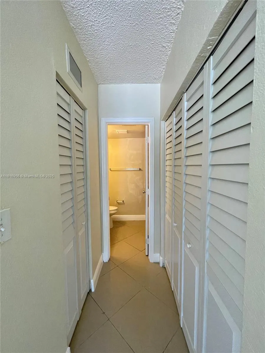 251 Se 6th Ave 3, Pompano Beach, Florida 33060, Pompano Beach, Florida 33060, 1 Bedroom Bedrooms, ,1 BathroomBathrooms,Residential Lease,For Rent,251 Se 6th Ave 3, Pompano Beach, Florida 33060,A11816956