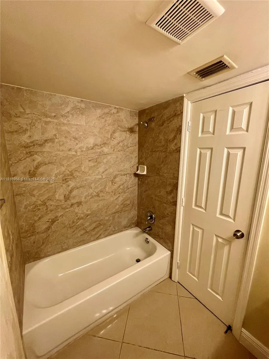251 Se 6th Ave 3, Pompano Beach, Florida 33060, Pompano Beach, Florida 33060, 1 Bedroom Bedrooms, ,1 BathroomBathrooms,Residential Lease,For Rent,251 Se 6th Ave 3, Pompano Beach, Florida 33060,A11816956