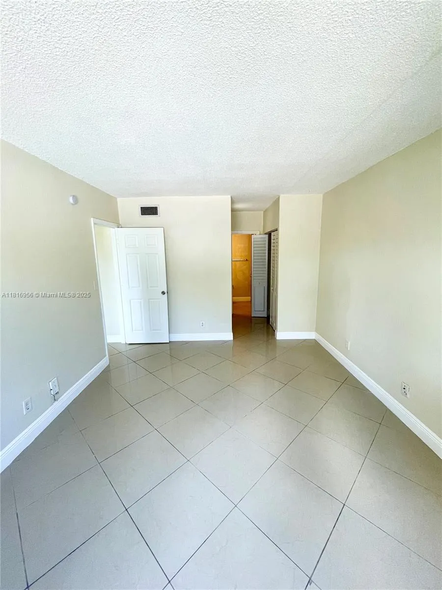 251 Se 6th Ave 3, Pompano Beach, Florida 33060, Pompano Beach, Florida 33060, 1 Bedroom Bedrooms, ,1 BathroomBathrooms,Residential Lease,For Rent,251 Se 6th Ave 3, Pompano Beach, Florida 33060,A11816956