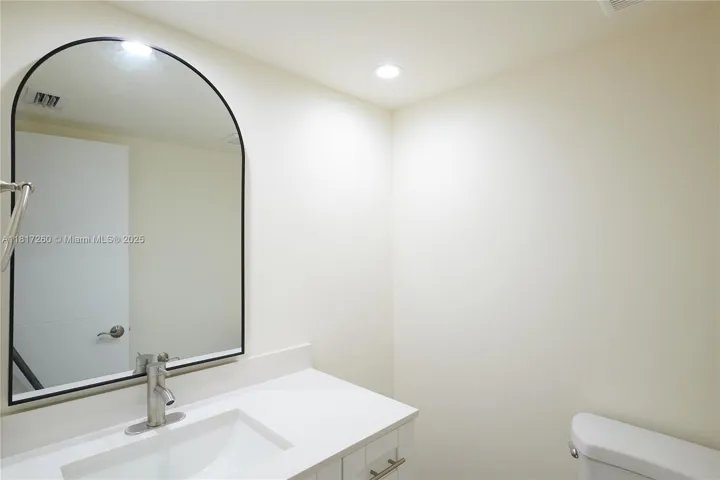at 5845 Collins Ave, Miami Beach, FL 33140 Unit For Sale 2 Bedrooms 3 Bathrooms MLS# A11817260 Price $985,000 1723