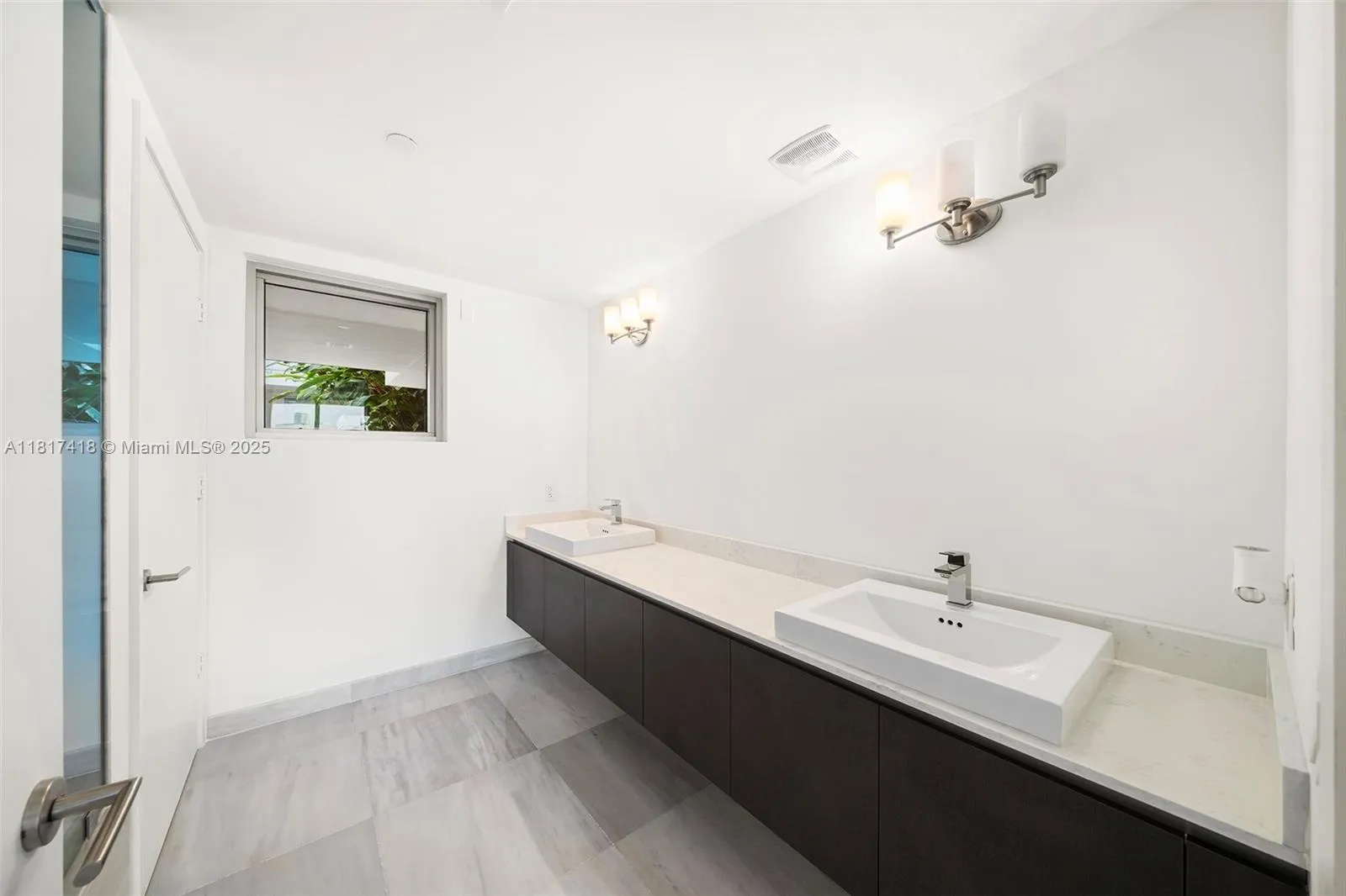 at 1201 20th St, Miami Beach, FL 33139 Unit For Sale 3 Bedrooms 3 Bathrooms MLS# A11817418 Price $1,875,000 1481