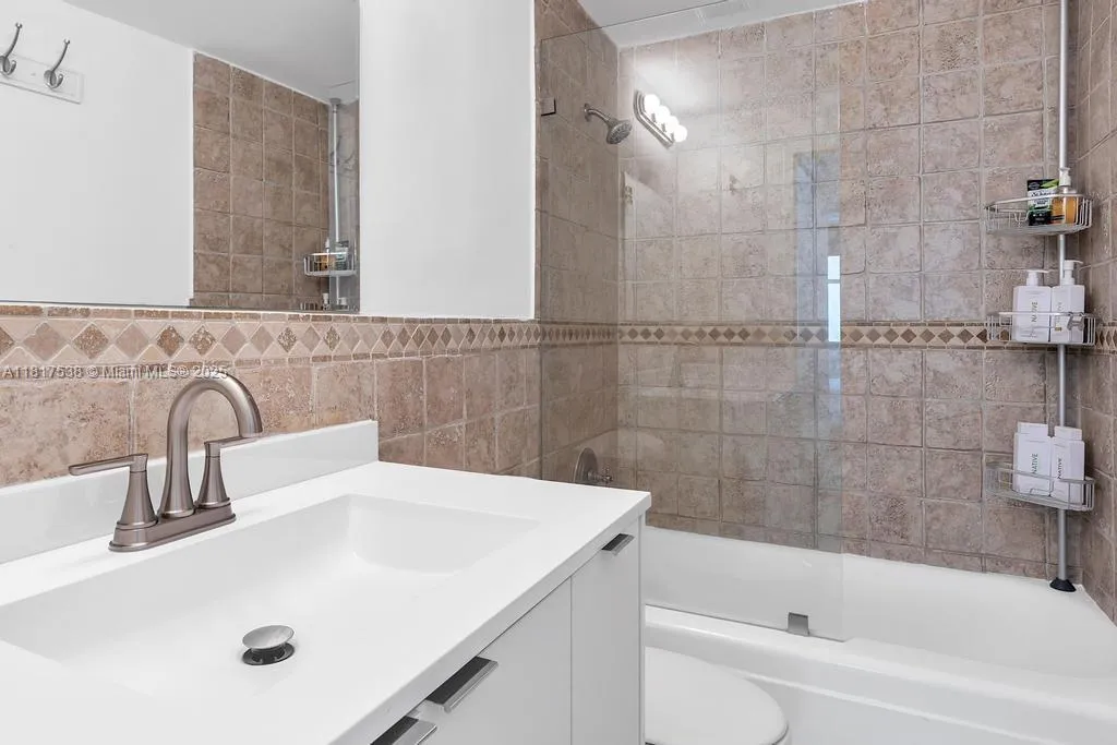 at 20 Island Ave, Miami Beach, FL 33139 Unit For Sale 1 Bedroom 2 Bathrooms MLS# A11817538 Price $589,000 856