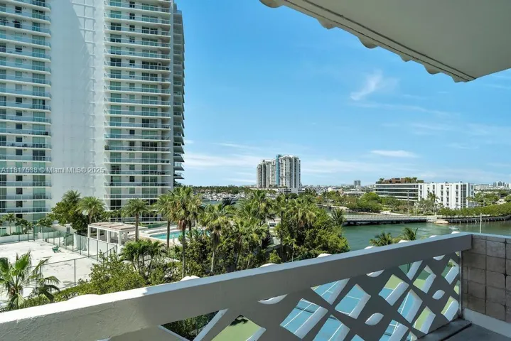 at 20 Island Ave, Miami Beach, FL 33139 Unit For Sale 1 Bedroom 2 Bathrooms MLS# A11817538 Price $589,000 856