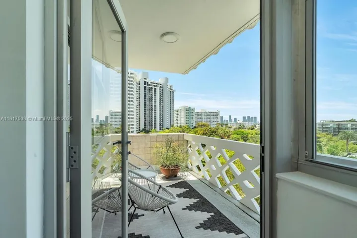 at 20 Island Ave, Miami Beach, FL 33139 Unit For Sale 1 Bedroom 2 Bathrooms MLS# A11817538 Price $589,000 856