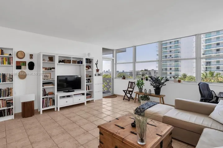 at 20 Island Ave, Miami Beach, FL 33139 Unit For Sale 1 Bedroom 2 Bathrooms MLS# A11817538 Price $589,000 856
