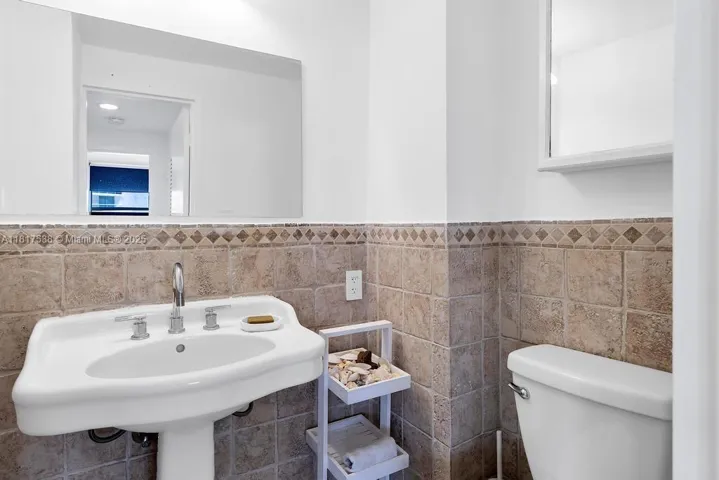 at 20 Island Ave, Miami Beach, FL 33139 Unit For Sale 1 Bedroom 2 Bathrooms MLS# A11817538 Price $589,000 856